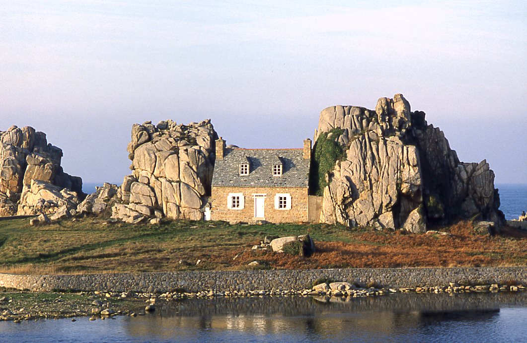 PLOUGRESCANT, Brittany - Photo B. Louyot